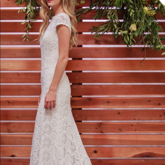 Dreamers and Lovers Nellia Lace Gown - Picture 8 of 8